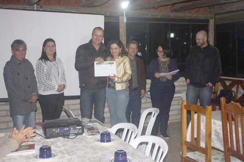 CERTIFICADOS DO CURSO PARA O  TURISMO SÃO ENTREGUES EM MAMPITUBA