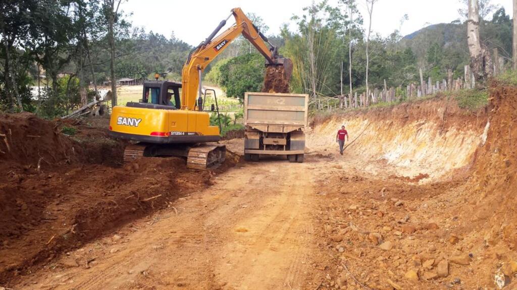 INICIA O ALARGAMENTO DA ESTRADA DO VELHÃO EM MAMPITUBA