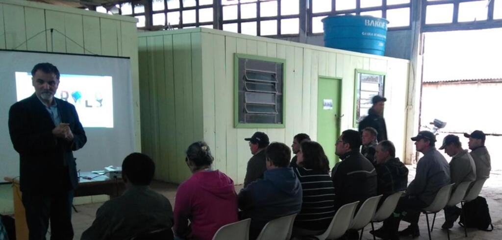 ADMINISTRAÇÃO MUNICIPAL PROMOVE CURSO DE EDUCAÇÃO FINANCEIRA PARA SERVIDORES