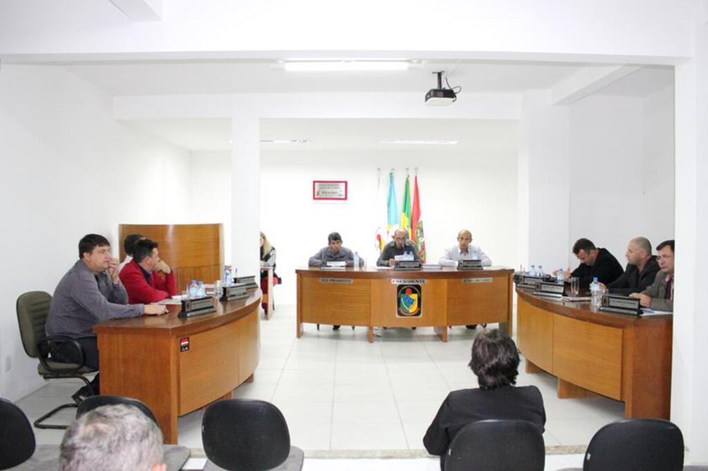 VEREADORES DE PASSO DE TORRES REALIZAM  2ª SESSÃO ORDINÁRIA DO SEGUNDO PERÍODO LEGISLATIVO