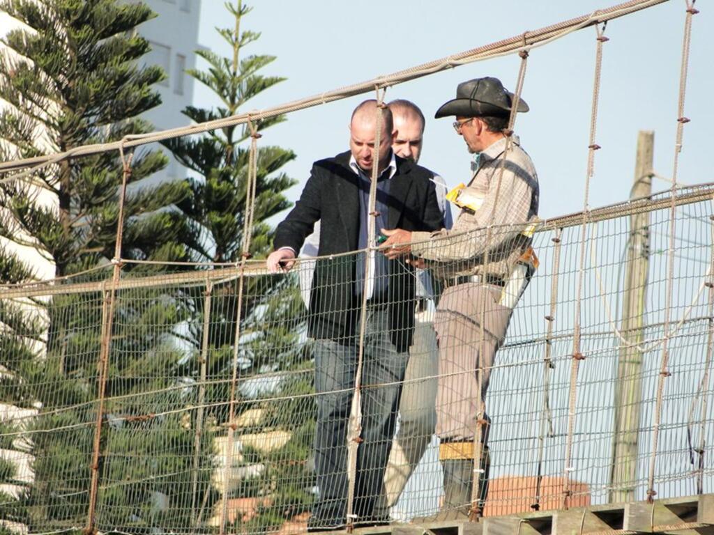 PREFEITO JONAS AUTORIZA CONSERTO DE CABOS  DANIFICADOS DA PONTE PÊNSIL