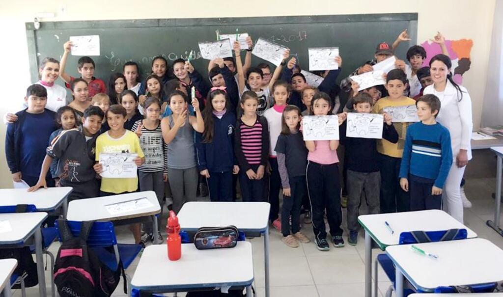 SECRETARIA MUNICIPAL DE SAÚDE REALIZA PROGRAMA 'SAÚDE BUCAL NAS ESCOLAS'