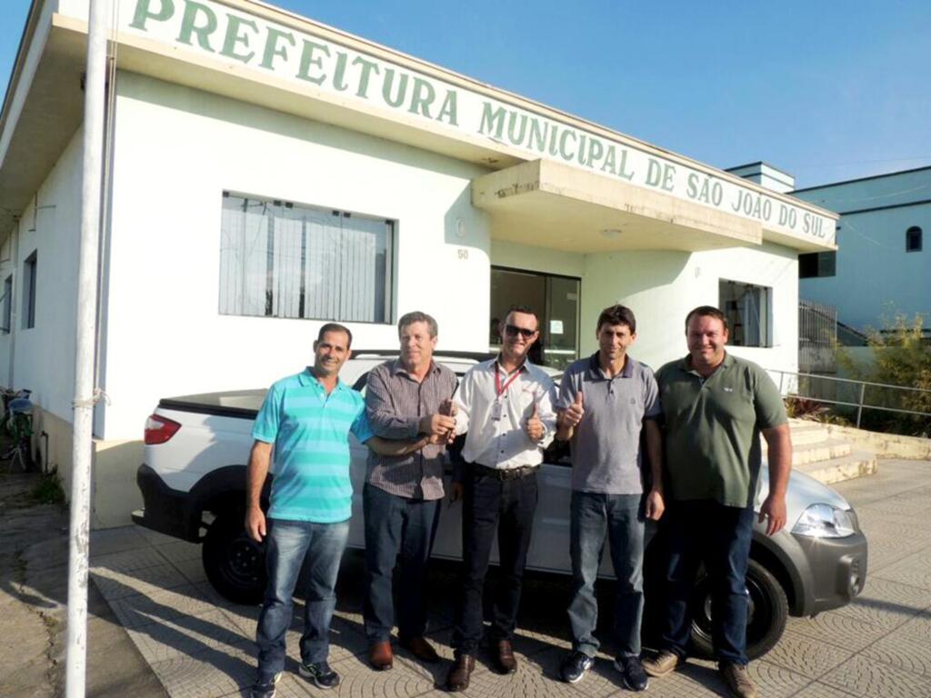DEPUTADO RONALDO BENEDET DESTINA VEÍCULO E IMPLEMENTOS PARA AGRICULTURA DE  SÃO JOÃO DO SUL