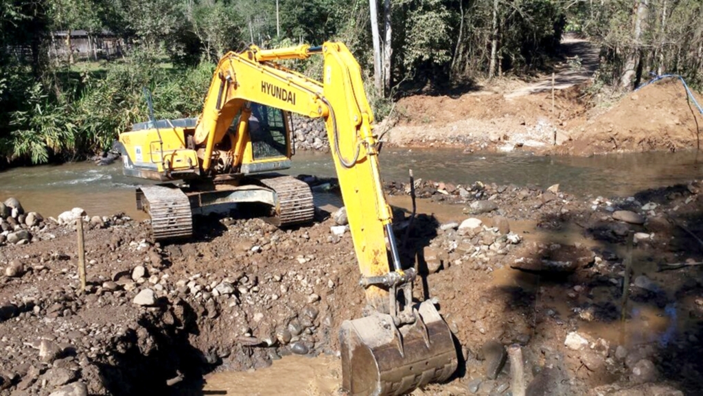 CONSTRUÇÃO DA  PONTE DA GRUTINHA EM VILA BROCCA - MAMPITUBA