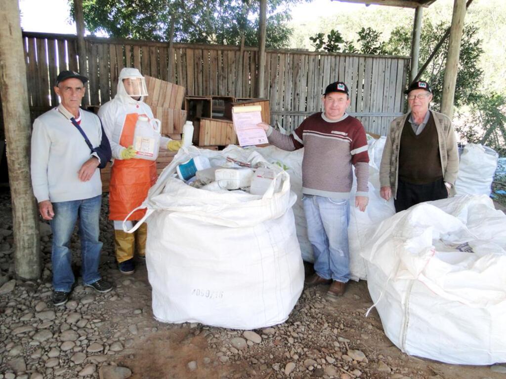 MAIS DE MIL EMBALAGENS VAZIAS DE AGROTÓXICOS SÃO  RECOLHIDAS EM MAMPITUBA
