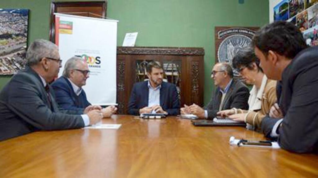 EM BUSCA DE INVESTIMENTOS