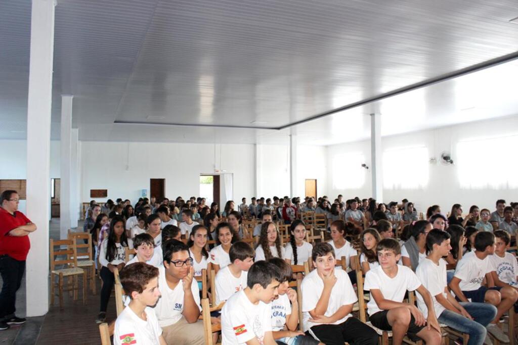 TEATRO ALERTA CRIANÇAS E ADOLESCENTES  SOBRE O ABUSO E A EXPLORAÇÃO SEXUAL INFANTIL