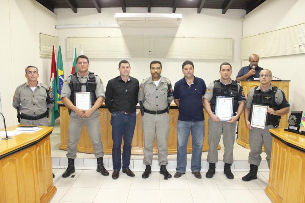BRIGADIANOS RECEBEM HOMENAGEM NA CÂMARA DE VEREADORES DE MAMPITUBA