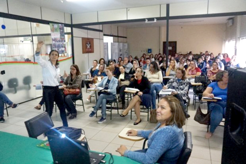 ADR ARARANGUÁ PROMOVE REUNIÃO DE TRABALHO COM FOCO NO PLANO DE GESTÃO ESCOLAR