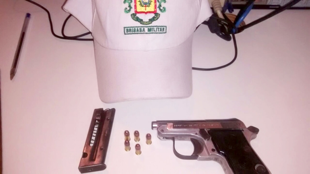 DOIS HOMENS SÃO PRESOS POR PORTE ILEGAL DE ARMA