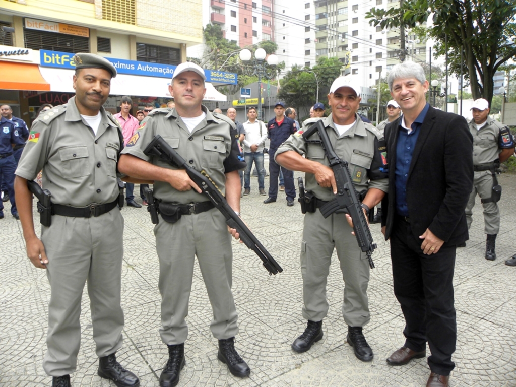 BRIGADA MILITAR DE TORRES  GANHA VIATURA E ARMAMENTO