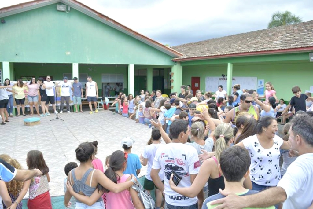 ESCOLAS CATARINENSES REALIZAM DIA DA FAMÍLIA NA ESCOLA