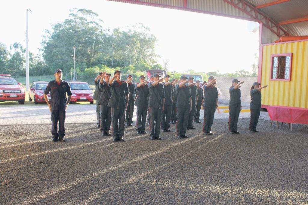NOVOS ALUNOS DO CAAE SÃO FORMADOS EM PASSO DE TORRES