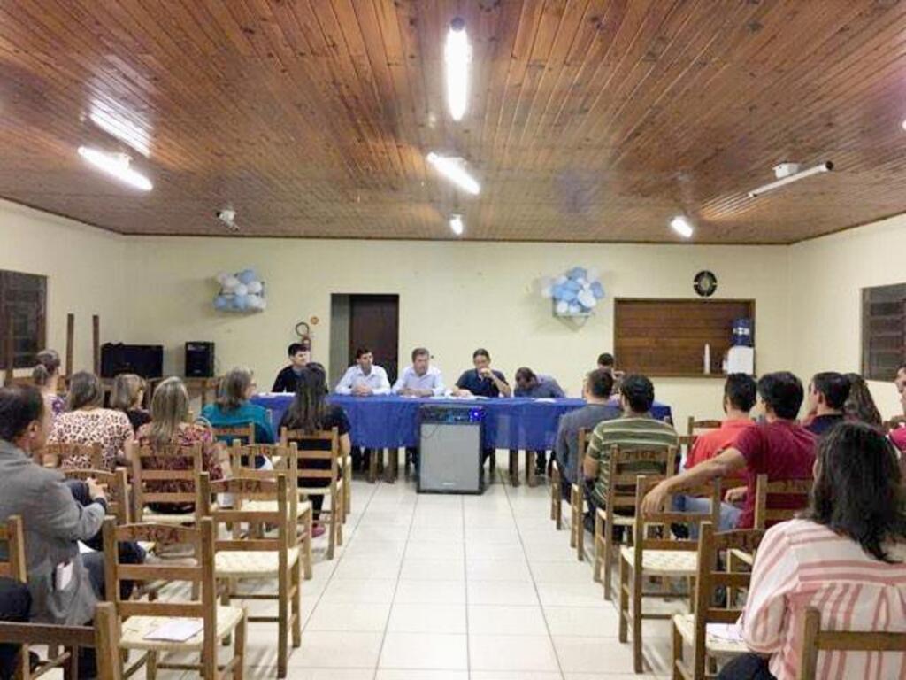 REUNIÃO DISCUTE AS NECESSIDADES DA INDÚSTRIA E COMÉRCIO