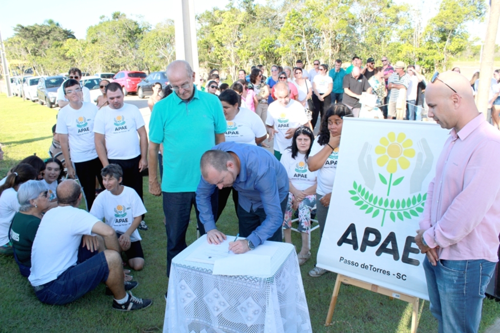 APAE RECEBE TERRENO DA PREFEITURA DE PASSO DE TORRES