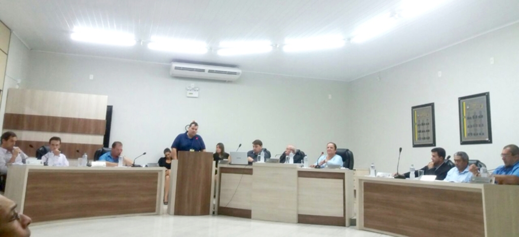 SECRETARIA DE ASSISTÊNCIA SOCIAL E CRAS PRESENTES NA SESSÃO DA CÂMARA