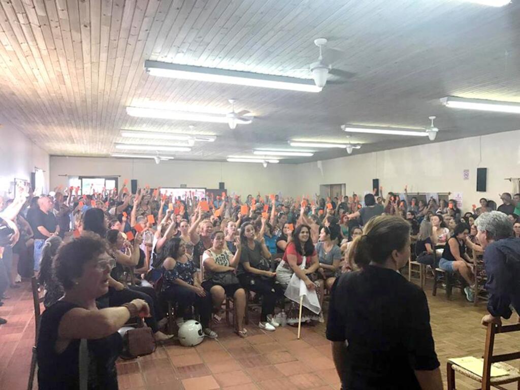 PREFEITO E SERVIDORES CHEGAM EM ACORDO QUE PÕE FIM À GREVE