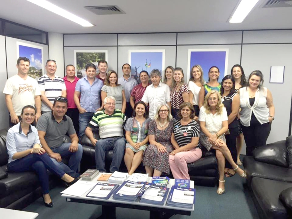 GESTORES DE TURISMO DE MAMPITUBA  PARTICIPAM DE CURSO NA FAMURS