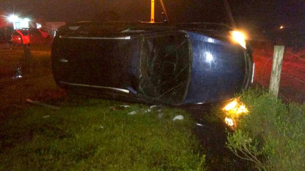 MOTORISTA CAPOTA VEÍCULO  AO FUGIR DA PM EM PASSO DE TORRES