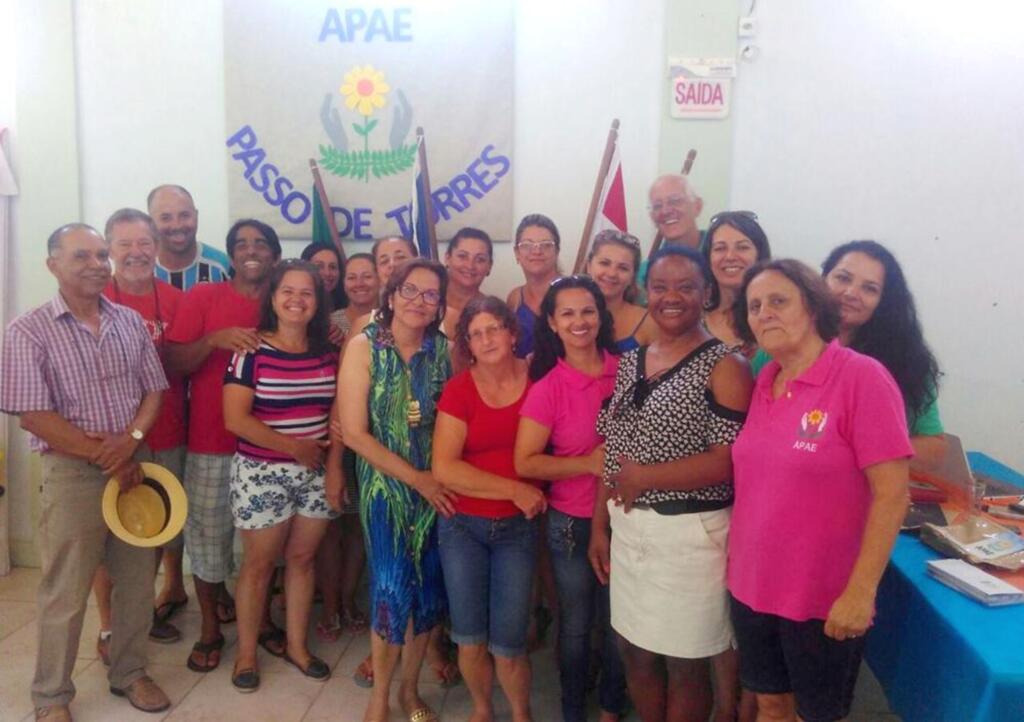 NOVA DIRETORIA DA APAE DE PASSO DE TORRES TOMA POSSE