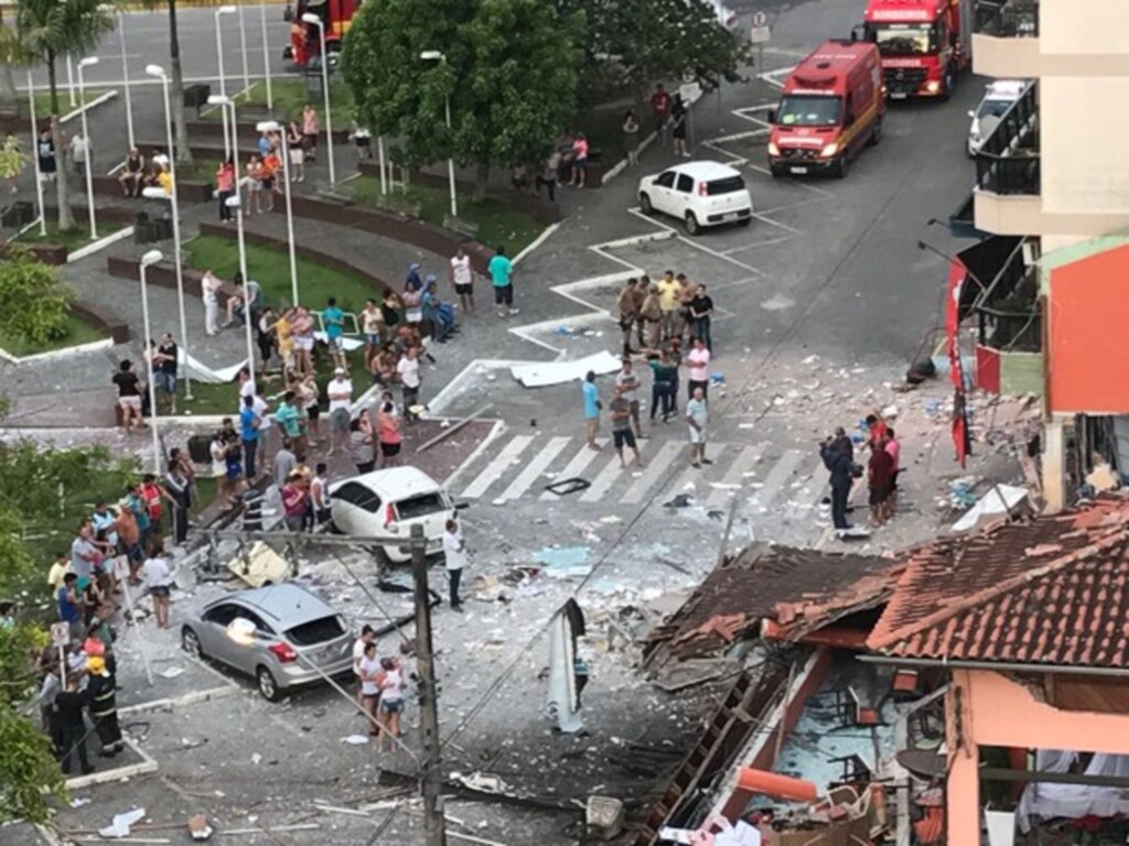 EXPLOSÃO DESTRÓI PADARIA E RESTAURANTE EM SÃO JOÃO BATISTA