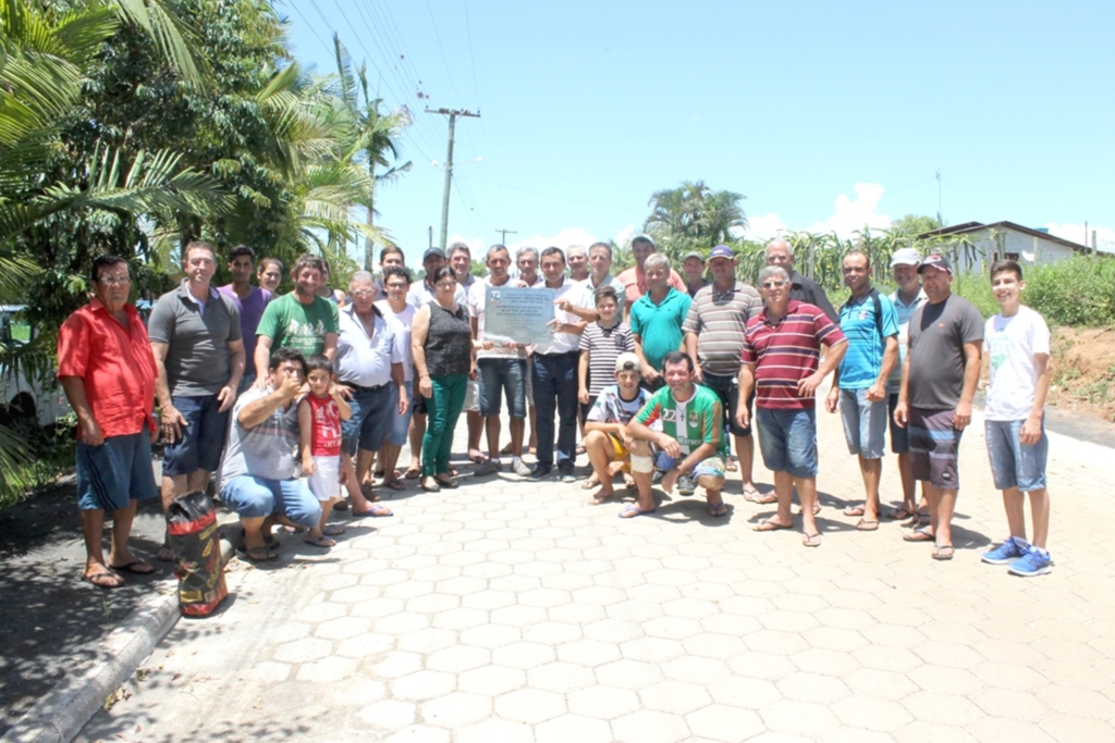INAUGURADO O CALÇAMENTO COM LAJOTA NA COMUNIDADE DE TIMBOPEBA