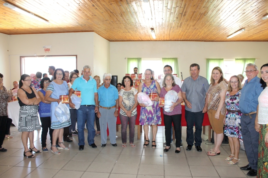 GRUPO DA MELHOR IDADE DE SÃO JOÃO DO SUL REALIZA FESTA DE ENCERRAMENTO DO ANO