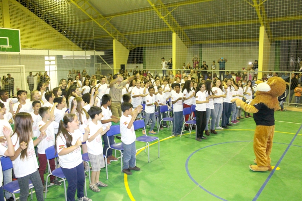 PROERD FORMA 131 ALUNOS EM PASSO DE TORRES