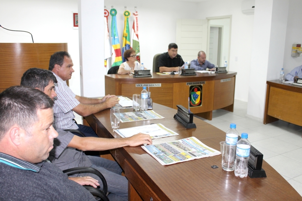 VEREADORES DE PASSO DE TORRES AVALIAM RESULTADOS DA VIAGEM A BRASÍLIA