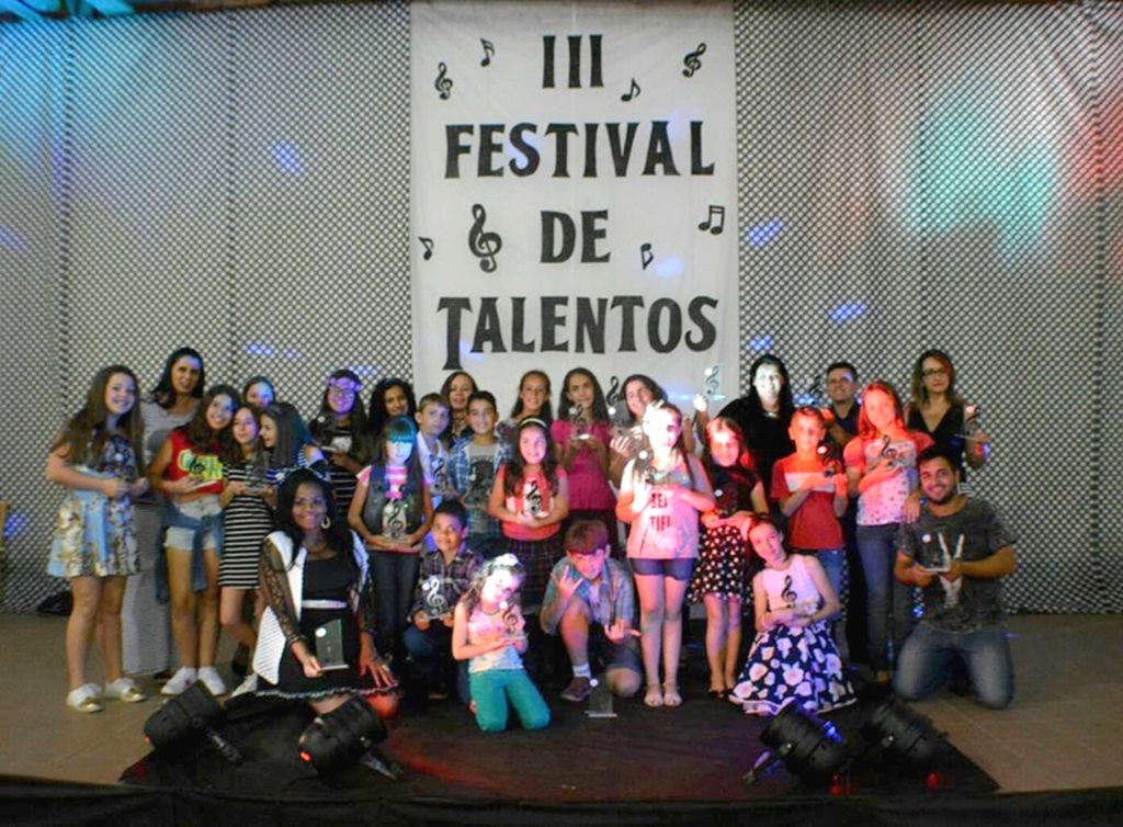 SUCESSO NO III FESTIVAL DE TALENTOS DO  PROGRAMA 'MAIS EDUCAÇÃO' DA EEB VILA VELHA II