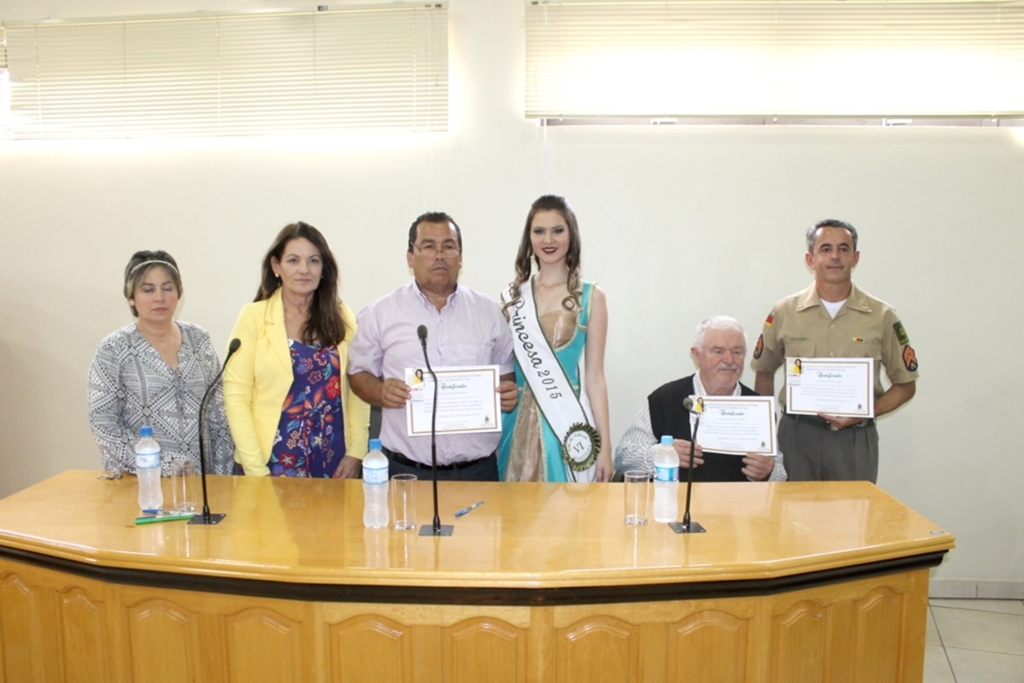 RESGATE HISTÓRICO COM LANÇAMENTO DO LIVRO  'ALÉM DAS MINHAS RAÍZES' É REALIZADO EM MAMPITUBA