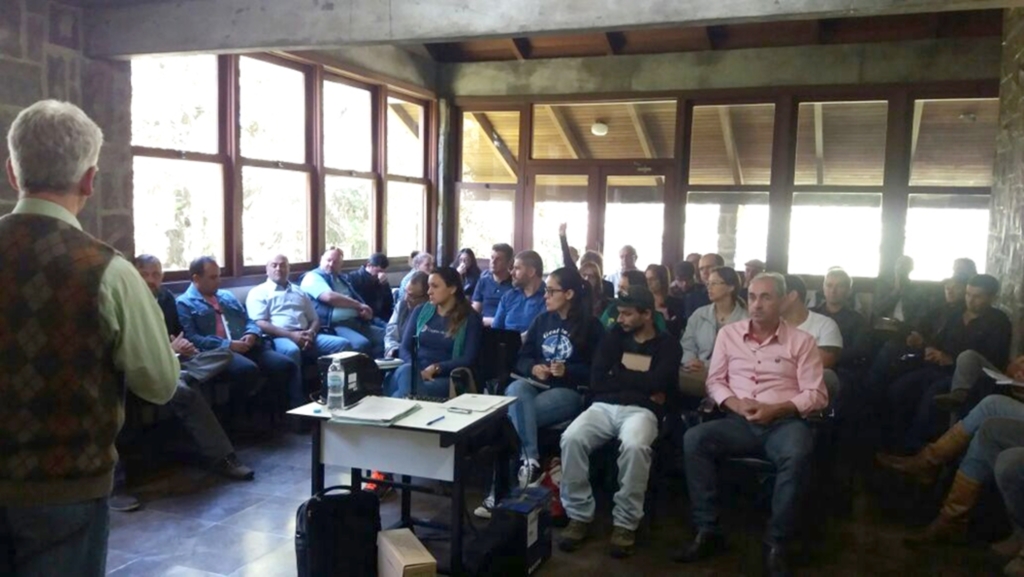 COMISSÃO BUSCA SOLUÇÃO PARA OS PROBLEMAS FINANCEIROS DO APARADOS DA SERRA