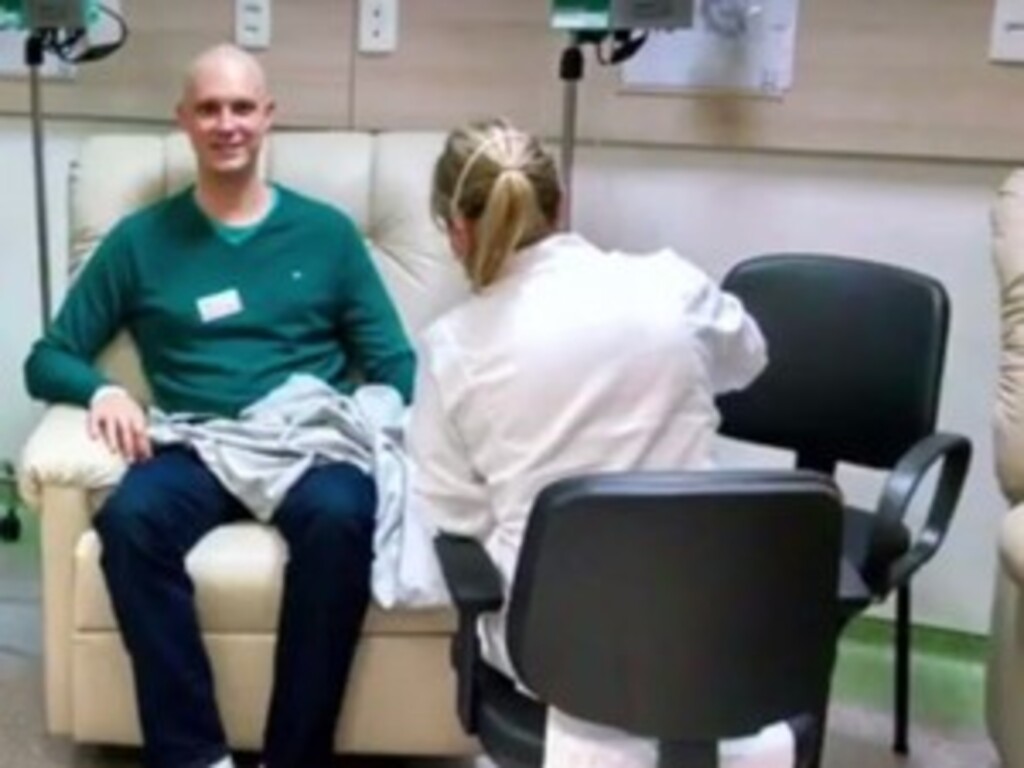  - Lucas Garcia criou rede após vencer a doença (Foto: Reprodução/YouTube)