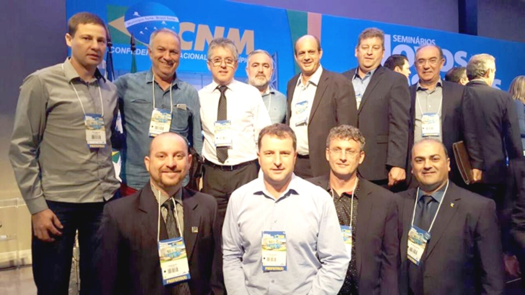 PREFEITOS DA REGIÃO PARTICIPAM DE SEMINÁRIO DA CONFEDERAÇÃO NACIONAL DOS MUNICÍPIOS EM BRASÍLIA