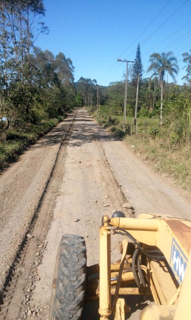 TRECHOS DA RODOVIA SC-108 RECEBEM MELHORIAS