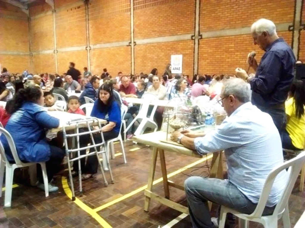 SOLIDARIEDADE NO BINGO BENEFICENTE DA APAE DE PASSO DE TORRES