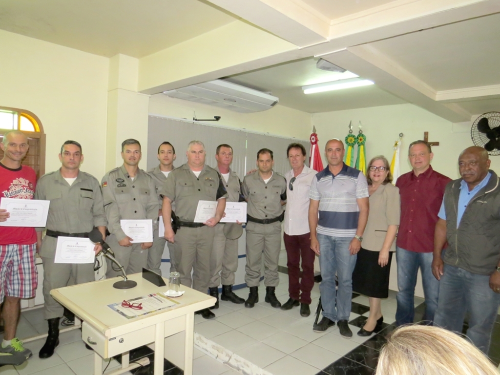 CÂMARA DE VEREADORES REALIZA SESSÃO PARA HOMENAGEAR POLICIAIS DE TORRES