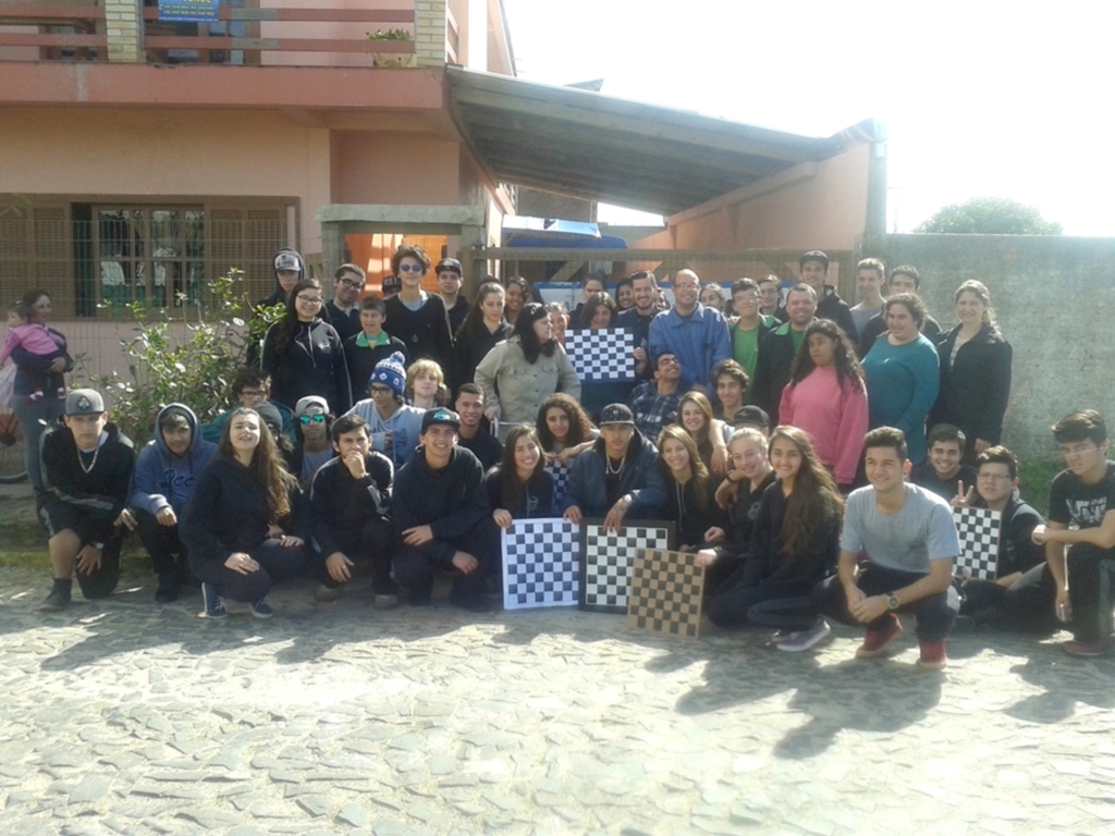 ALUNOS DA EEM GOVERNADOR ILDO MENEGHETTI PARTICIPAM  DE PROJETO INOVADOR EM PASSO DE TORRES