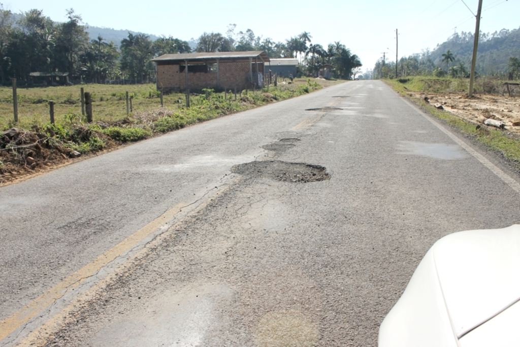 VEREADORES BUSCAM RESTAURAÇÃO DA ERS-494 ENTRE TRÊS CACHOEIRAS E MAMPITUBA