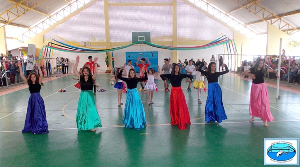 ESCOLA MUNICIPAL MANOEL RODRIGUES REALIZA ABERTURA DOS JOGOS COOLÍMPICOS