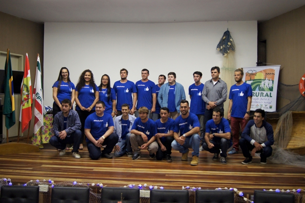 JOVENS PESCADORES DE SÃO JOÃO DO SUL SE FORMAM NO CURSO 'JOVENS DO MAR'