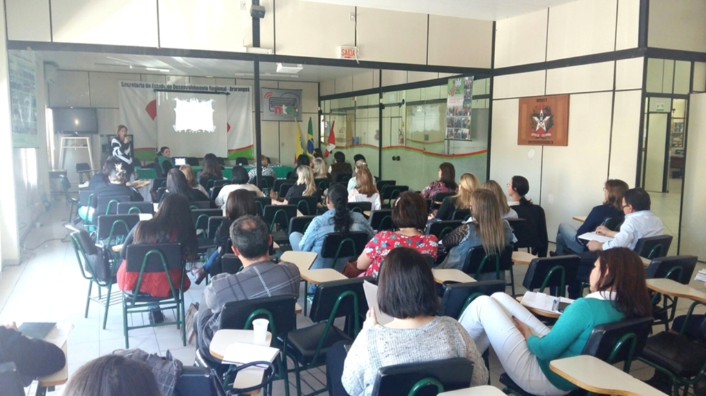 DIRETORES DAS ESCOLAS PARTICIPAM DE FORMAÇÃO CONTINUADA NA ADR ARARANGUÁ