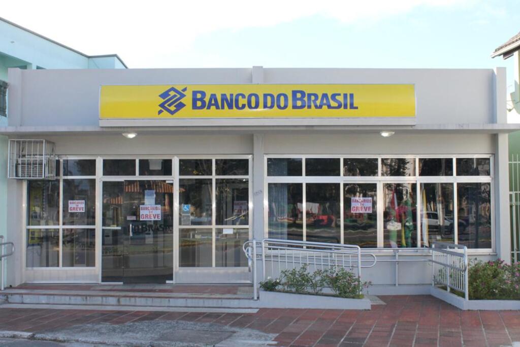BANCÁRIOS ENTRAM EM GREVE POR TEMPO INDETERMINADO