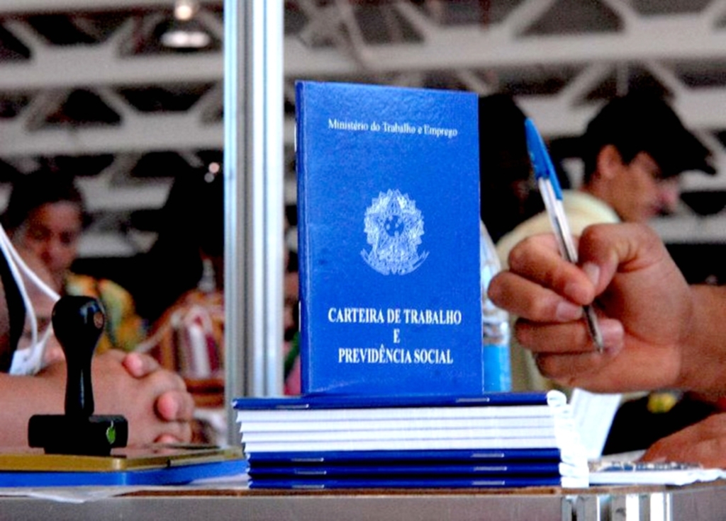 Prazo para saque do abono salarial ano-base 2014 termina dia 31 de agosto