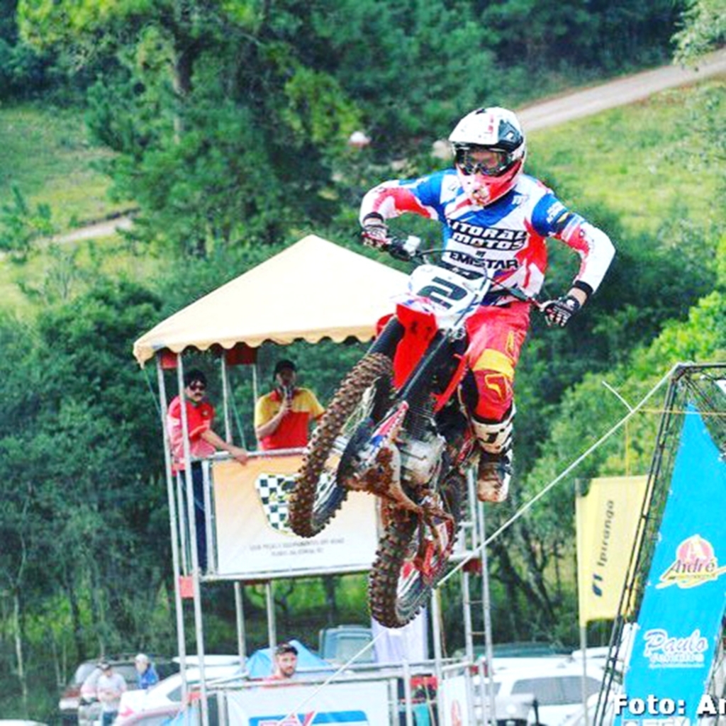 CÁSSIO ANACLETO BRILHA NA 5ª ETAPA DA COPA GRILLO DE MOTOCROSS EM TUBARÃO