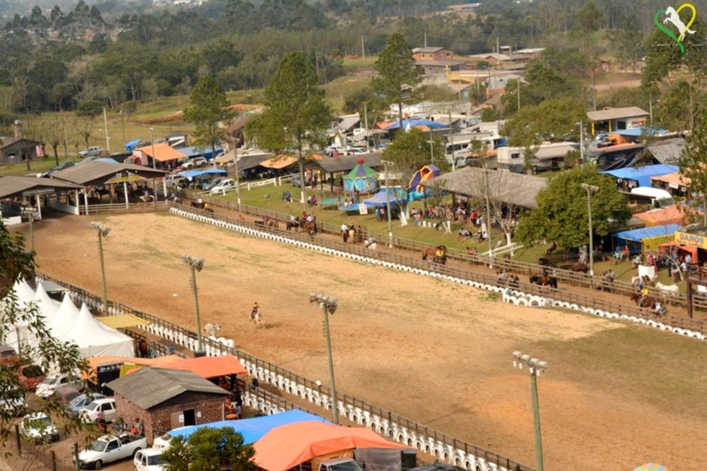 CTG PORTEIRA DO FAXINAL DE PRAIA GRANDE REALIZA COM SUCESSO O XXXIII RODEIO CRIOULO NACIONAL