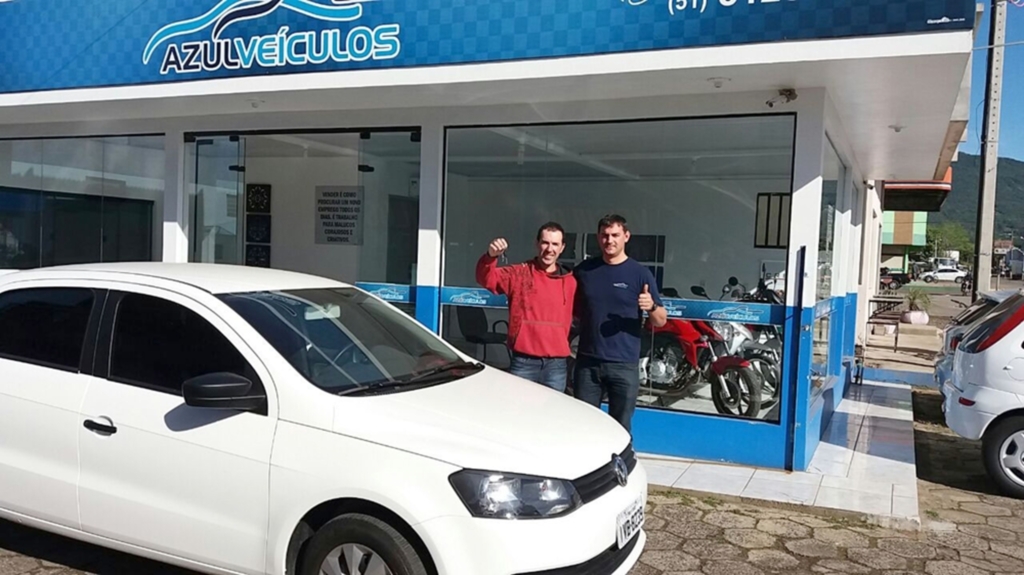 AZUL VEÍCULOS REALIZA ENTREGA DE AUTOMÓVEL