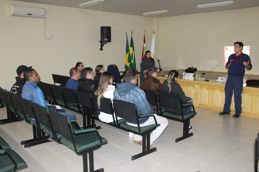 2º GBM DE PASSO DE TORRES PROMOVE CURSO EM PRAIA GRANDE