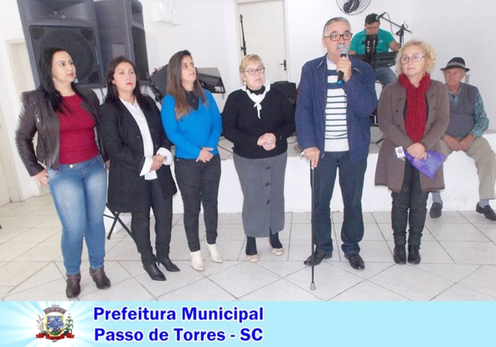3ª IDADE AMIZADE DE PASSO DE TORRES REALIZA HOMENAGEM AO DIA DAS MÃES
