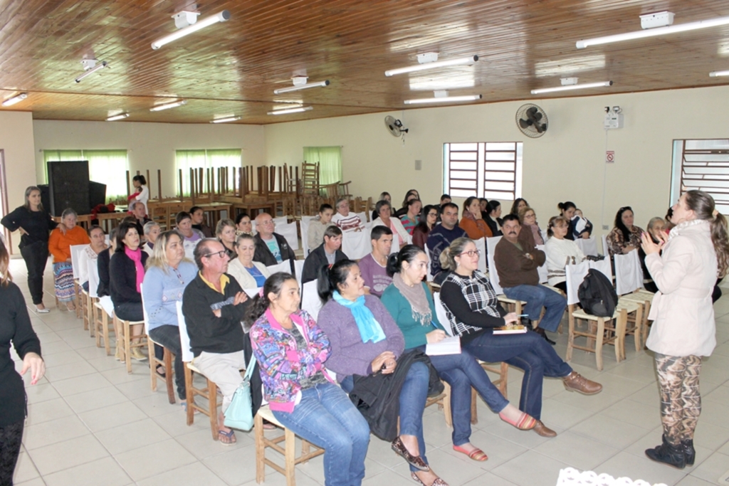 APAE DE SÃO JOÃO DO SUL REALIZA PALESTRA SOBRE BENEFÍCIOS DA ASSISTÊNCIA SOCIAL